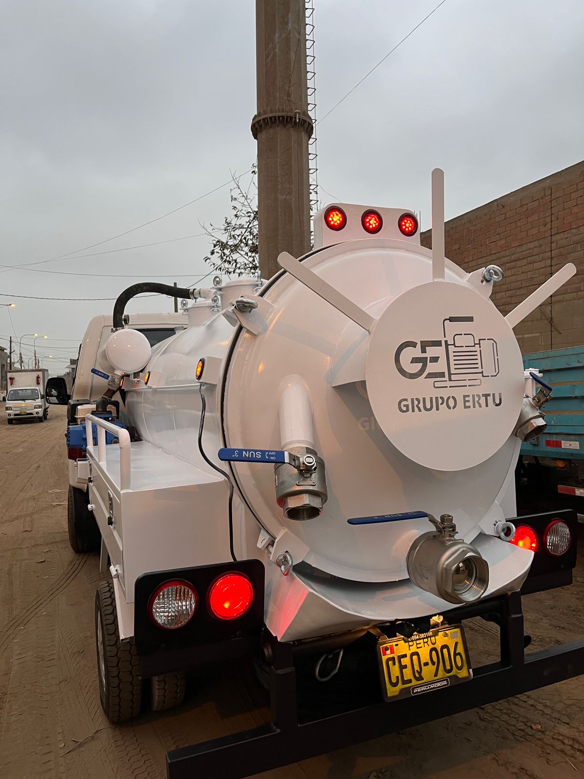 CISTERNA DE 2M3 (ANGULO TRASERO)