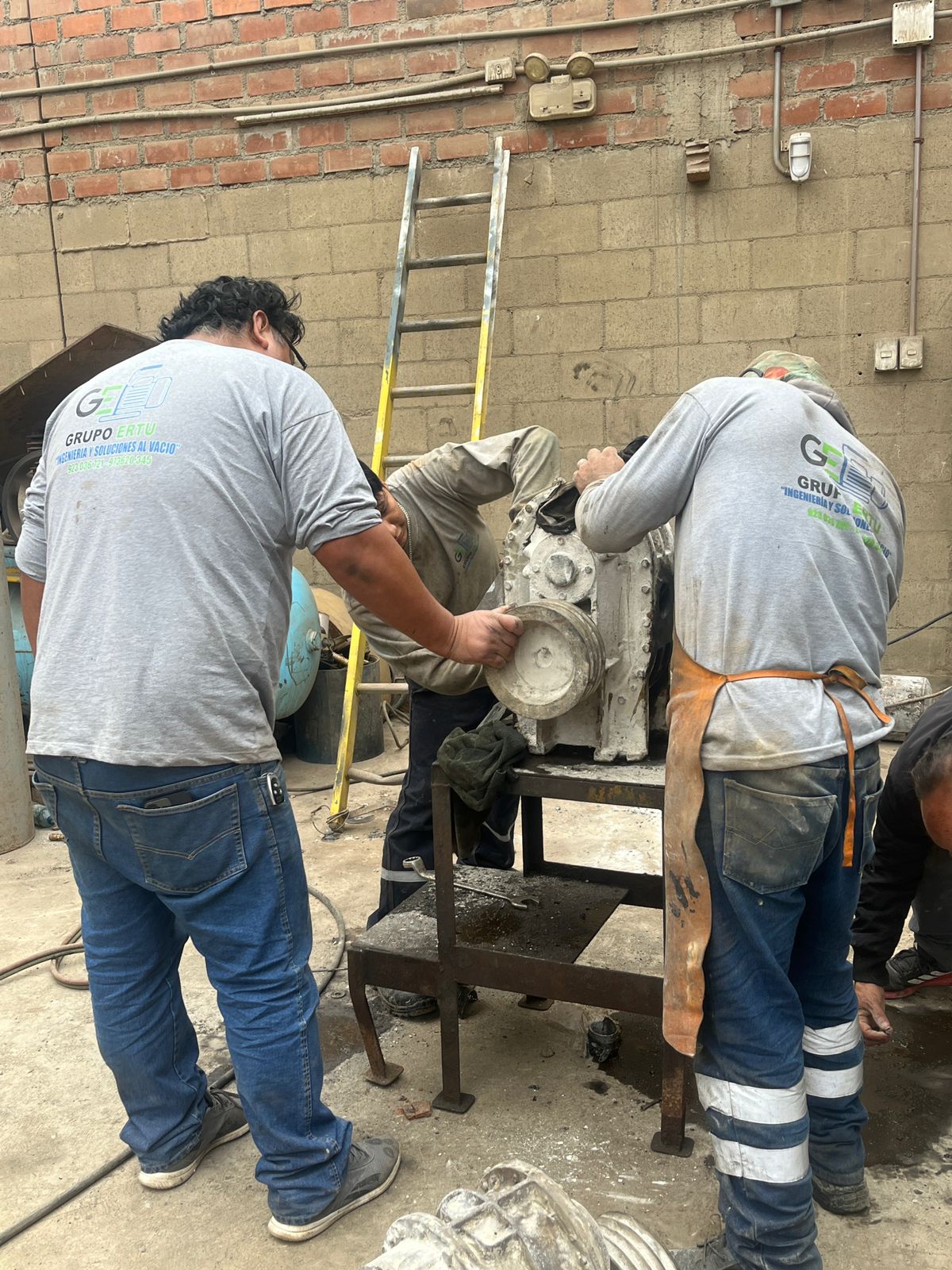 MANTENIMIENTO DE BOMBA DE VACIO